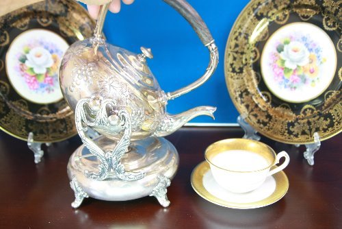 잉글리쉬 핸드메이드 Chased 실버 플레이트 기울어지는 티팟&amp;워머 English Hand Chased Silver Plate Tilt Teapot w/ Stand &amp; Warmer pre 1895