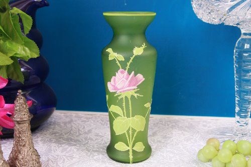 빅토리언 그린 세틴 글래스 W/핸드페인트 로즈 베이스 Victorian Green Satin Glass w/ Hand Painted Rose Vase circa 1900
