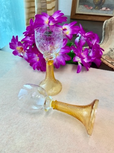 모져 꼬아진 다리 &amp; 플라워 클리어 어버 앰버 컷 글래스 스템웨어 Moser Twist &amp; Flower Clear over Amber Cut Glass Stem circa 1930