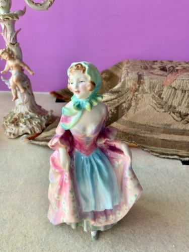 로얄 돌턴 &quot;Suzette&quot; 피견린 Royal Doulton &quot;Suzette&quot; Figurine Retired 1959