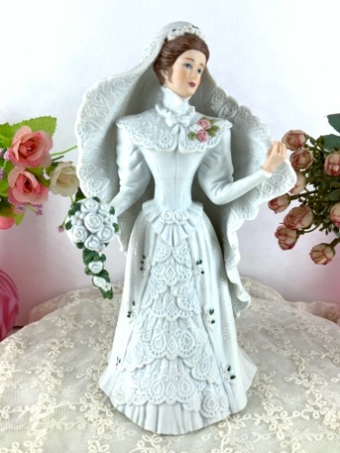 레녹스 &quot;The Centennial Bride&quot; 피겨린-30% 세일  &quot;The Centennial Bride&quot; Figurine 1987 - SAVE 30%