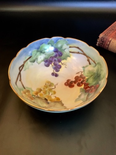 Tressemanes &amp; Vogt 리모지 핸드페인트 발달린 볼 Tressemanes &amp; Vogt Limoges Hand Painted Footed Bowl circa 1890