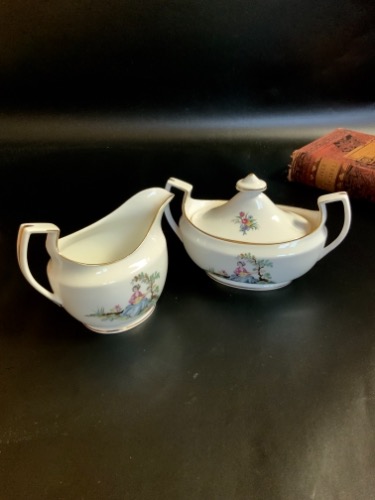 로얄 우스터 &quot;Watteau&quot; 커버 슈거 볼+공짜 크리머(데미지)  Royal Worcester &quot;Watteau&quot; Covered Sugar Bowl circa 1945 + FREE Creamer (AS IS)