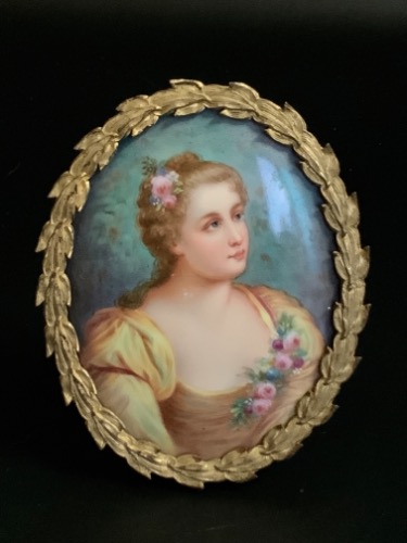 빅토리언 핸드페인트 도자기 미니쳐 초상화W/메탈 프래임 Victorian Hand Painted on Porcelain Miniature Portrait in Metal Frame circa 1900