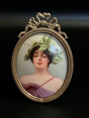 프렌치 핸드페인트 도자기 미니쳐 초상화 Daphne 메탈 프래임 French Miniature Portrait on Porcelain of Daphne in Metal Frame circa 1900