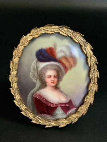 빅토리언 핸드페인트 도자기 미니쳐 초상화 마리 앙투아네트 W/ 메탈 프래임 Victorian Hand Painted on Porcelain Miniature Portrait of Marie Antoinette in Metal Frame circa 1900