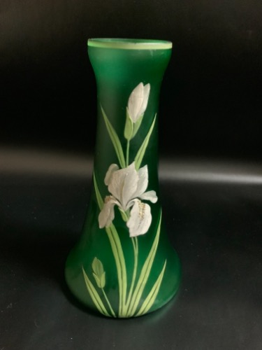 빅토리언 핸드페인트 세틴 글래스 베이스 Victorian Hand Painted Satin Green Glass Vase circa 1880