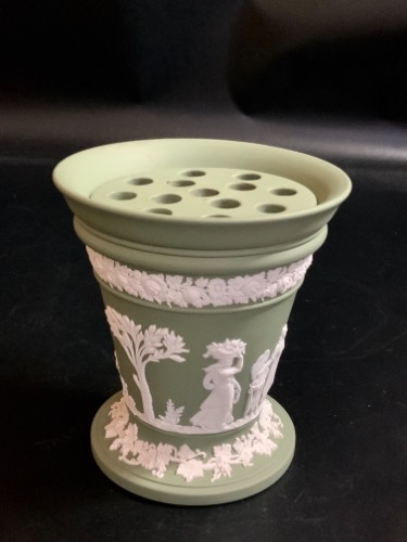 웨지우드 제스퍼웨어 세지 그린 베이스 W/플라워 프로그 인서트 Wedgwood Jasperware Sage Green Vase with Flower Frog Insert 1957