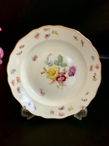 마이센 핸드페인트 &quot;플라워&amp;곤충&quot; 디너 플레이트 Meissen Hand Painted &quot;Flowers &amp; Insects&quot; Dinner Plate circa 1815-1924