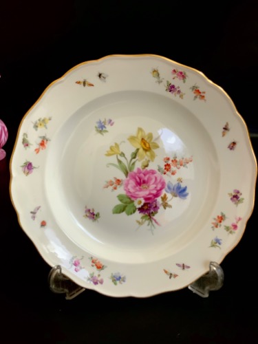 마이센 핸드페인트 &quot;플라워&amp;곤충&quot; 디너 플레이트 Meissen Hand Painted &quot;Flowers &amp; Insects&quot; Dinner Plate circa 1815-1924