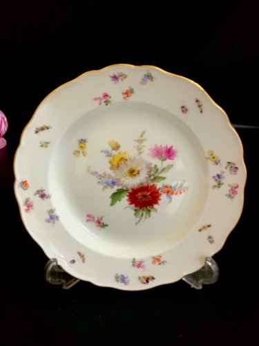 마이센 핸드페인트 &quot;플라워&amp;곤충&quot; 런치 플레이트 Meissen Hand Painted &quot;Flowers &amp; Insects&quot; Lunch Plate circa 1815-1924