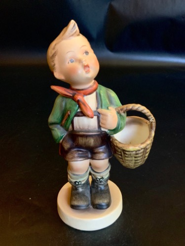헴멜 &quot;Village Boy&quot; 피겨린 Hummel &quot;Village Boy&quot; Figurine TMK 2 1950 - 1959