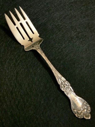 Alvin 스털링 실버 &quot;Majestic&quot; 페턴 차가운 고기 서빙 포크 Alvin Sterling Silver &quot;Majestic&quot; Pattern Cold Meat Serving Fork circa 1900