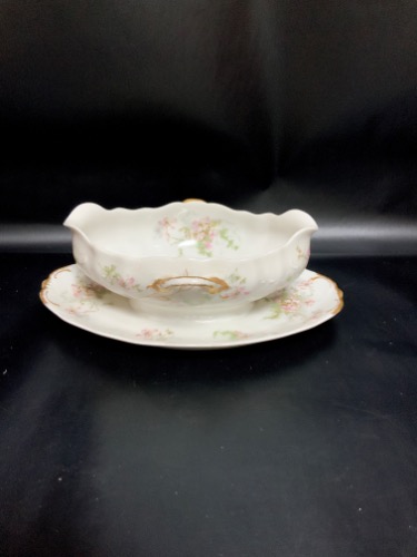 Haviland Limoges Gravy Boat w/ Attached Underplate circa 1900