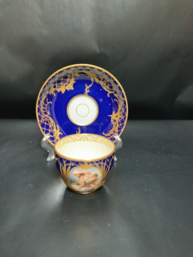 KPM 핸드페인트 천사 퍼티 장면 데미타스 (에쏘잔) 컵&amp;소서  KPM Hand Painted Cherub Putti Scene Demitasse Cup &amp; Saucer circa 1870