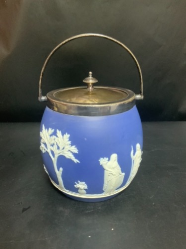 웨지우드 다크 블루 재스퍼웨어 비스켓 항아리(은색 플래이트 뚜껑과 손잡이) 1866 - 1890 / Wedgwood Dark Blue Dip Jasperware Biscuit Jar w/ Silver Plate lid and Handle circa 1866 - 1890