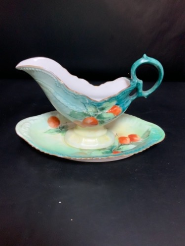 빅토리언 핸드페인트 굽있는 시럽W/언더플레이트 Victoria Porcelain Hand Painted Pedestal Syrup with Underplate circa 1900