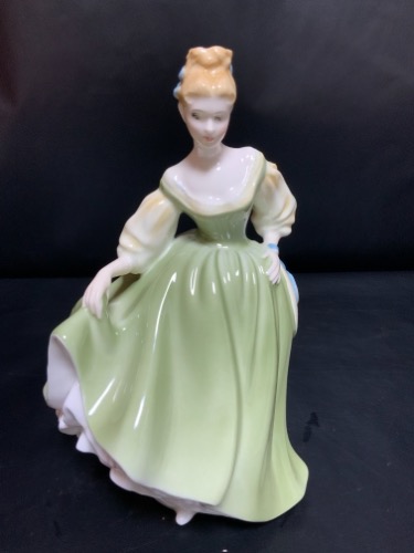 로얄 돌턴  &quot;Fair Lady (Green)&quot; 피겨린 Royal Doulton &quot;Fair Lady (Green)&quot; Figurine circa 1962