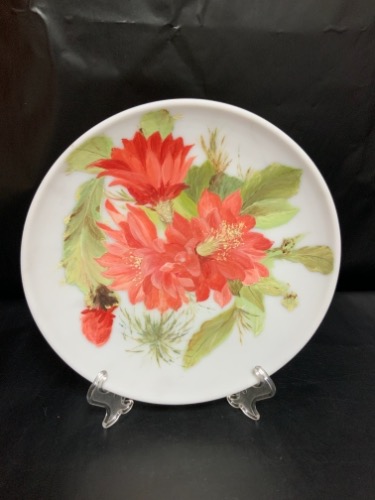 빅토리언 핸드 블로운 스테인 글라스 플레이트 W/핸드페인트 플라워 Victorian Hand Blown Satin Glass Plate with Hand Painted Flowers circa 1890