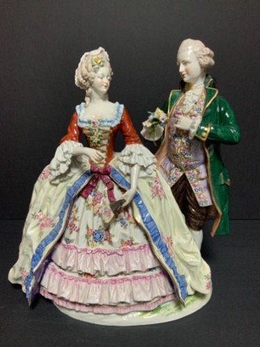 19세기 카포디몬테 라지 피겨린&quot;리페어&quot; 19th C Capodimonte LARGE Figural Couple circa 1880 - SALE!!!