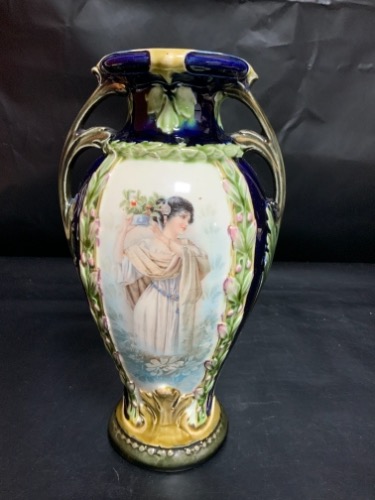 마잘리카 오스트리아 핸드페인트 초상화 베이스 Majolica Austria Hand Painted Portrait Vase circa 1890