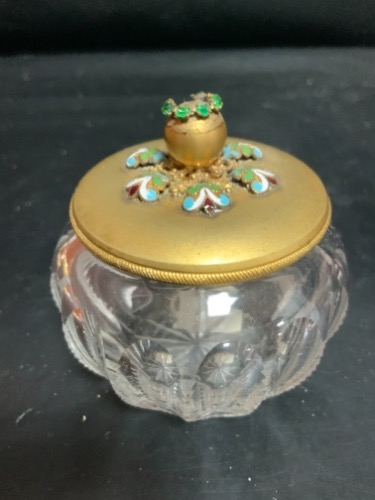 빅토리 손으로 깎은 (화려한 시대) 드레서 병 에나멜/ 골드 입힌 뚜껑 Victorian Cut Glass (Brilliant Period) Dresser Jar w/ Enameled Gold Filled Top circa 1880