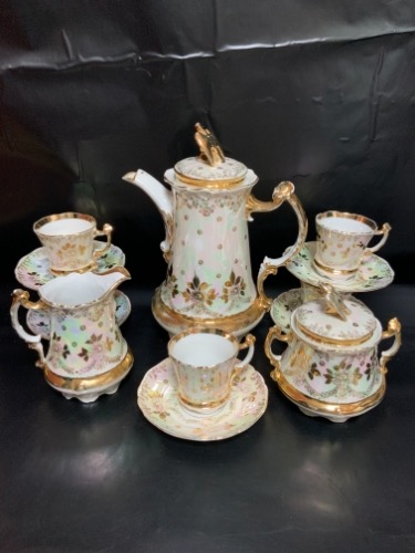 C. Tielsch &amp; Co 커피 세트 Gorgeous C. Tielsch &amp; Co Gold on Pearl Coffee Set with Eagle Finials circa 1900 - 1909