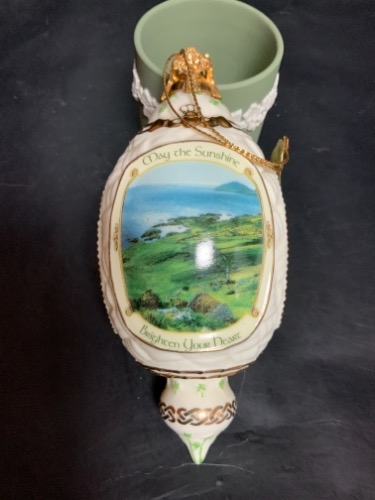 Bradford &quot;아일랜드 축복&quot;도자기 장식 Bradford &quot;Irish Blessings&quot; Heirloom Porcelain Ornament Collection by Edmund Sullivan dtd 1999.