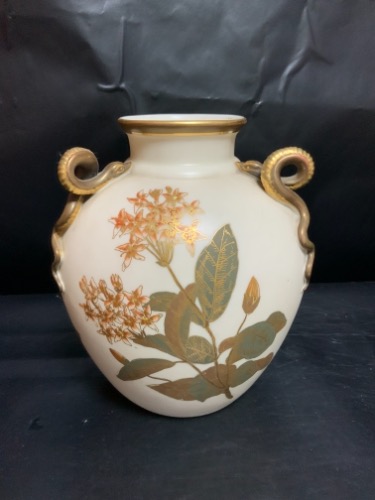 로얄 월세스터 3개 달린 핸들 핸드페인트 베이스 Royal Worcester Tri Snake Handle Hand Painted Vase dated 1886 (T)
