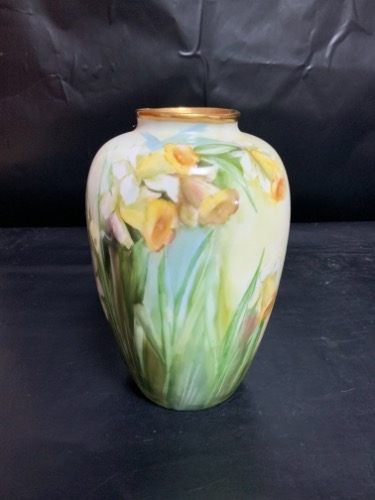 바바리아 핸드페인트 &quot;Daffodil&quot; 플라워 베이스  Bavaria Parlor Painted &quot;Daffodil&quot; Flower Vase circa 1900