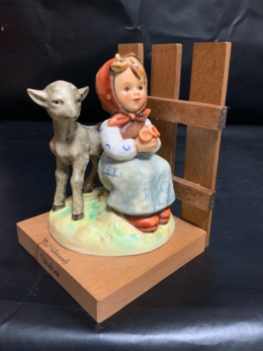 헴멜 피겨린 나무 북엔드 Hummel Figurine and Wooden Bookend circa 1960