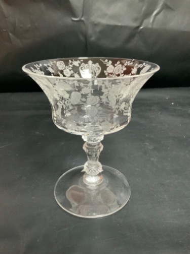 케임브리지 로즈포인트 우아한 유리 스템웨어 Cambridge Rosepoint Elegant Glass Stemware (#3500 stem) circa 1934 - 1958