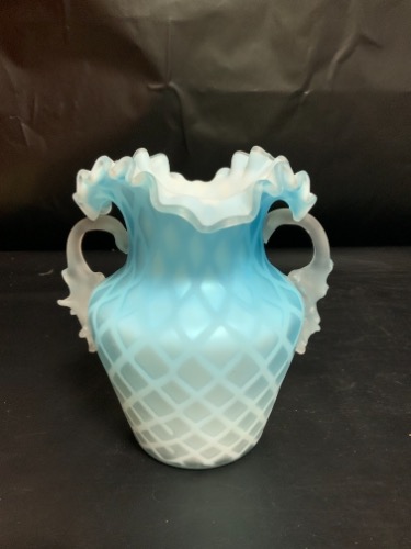마운틴 와싱톤 (MOP) 세틴 다이아몬드 퀼티드 베이스 W/뿔 핸들-데미지-(칩)  Mt. Washington (MOP) Satin Diamond Quilted Vase with Thorny Handles circa 1890 AS IS