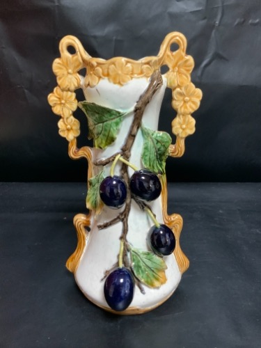 마잘리카 프렌치 바보틴 자두 베이스  Majolica French Barbotine Plum Vase circa 1880