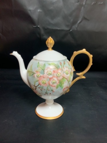 빅토리언 핸드페인트 굽있는 티팟 Victorian Hand Painted Pedestal Teapot circa 1900