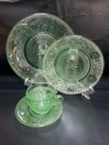프로를 그린 디프래션 글래스 4PC 세트 Floral Green Depression Glass Set Circa 1950&#039;s
