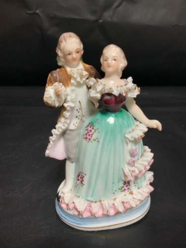 Arnart &quot;레이스 커플&quot; 피겨린 Arnart &quot;Lace Couple&quot; Figurine circa 1960