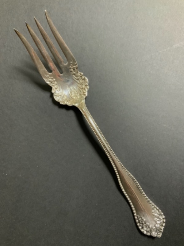 (Anchor) 로져 &quot;메이 플라워&quot; 페턴 실버 플레이트 육류 서빙 포크 (Anchor) Rogers &quot;Mayflower&quot; Pattern Silver Plate Meat Serving Fork circa 1901
