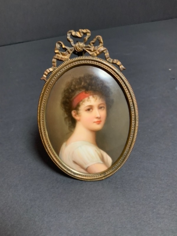 핸드페인트 미니 초상화 온 도자기 인 캐스트 프래임 Hand Painted Mini Portrait on Porcelain in Cast Frame circa 1900