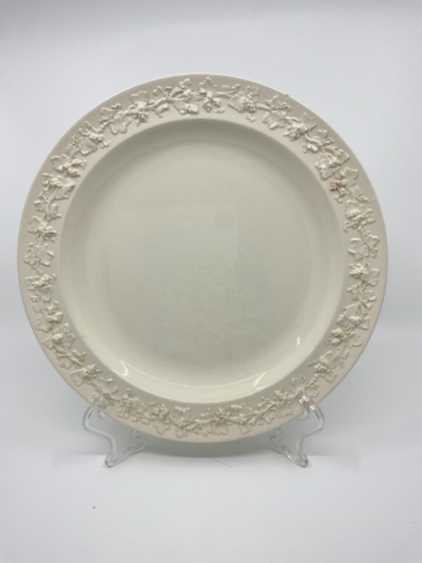 웨지우드 아이보리 퀸즈웨어 디너 플레이트-있는 그대로-칩-크레이징-변색-  Wedgwood Ivory Queensware Dinner Plate circa 1960 - AS IS