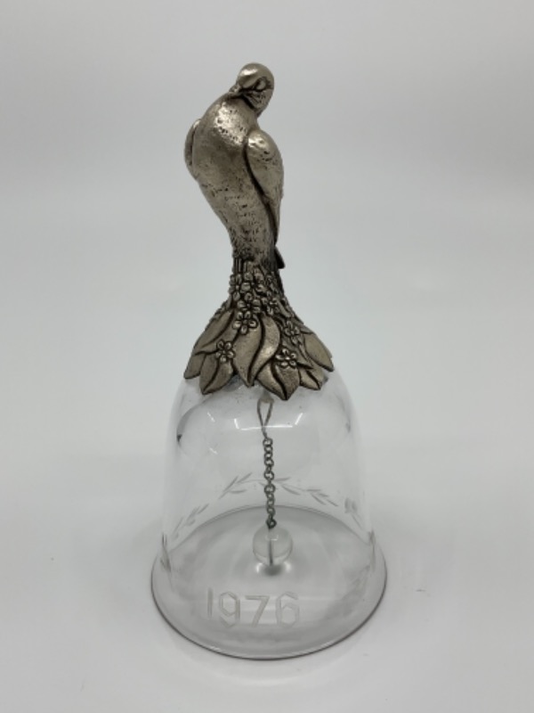 빈티지 컷 글래스 벨 W/메탈 피겨 핸들 Vintage Cut Glass bell w/ Metal Bird Figural Handle Dated 1976