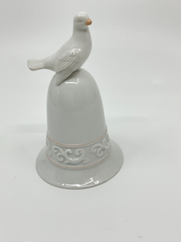 에이본 “White Dove&quot; 컬렉터 벨 Avon &quot;White Dove&quot; Collectors Bell 1981