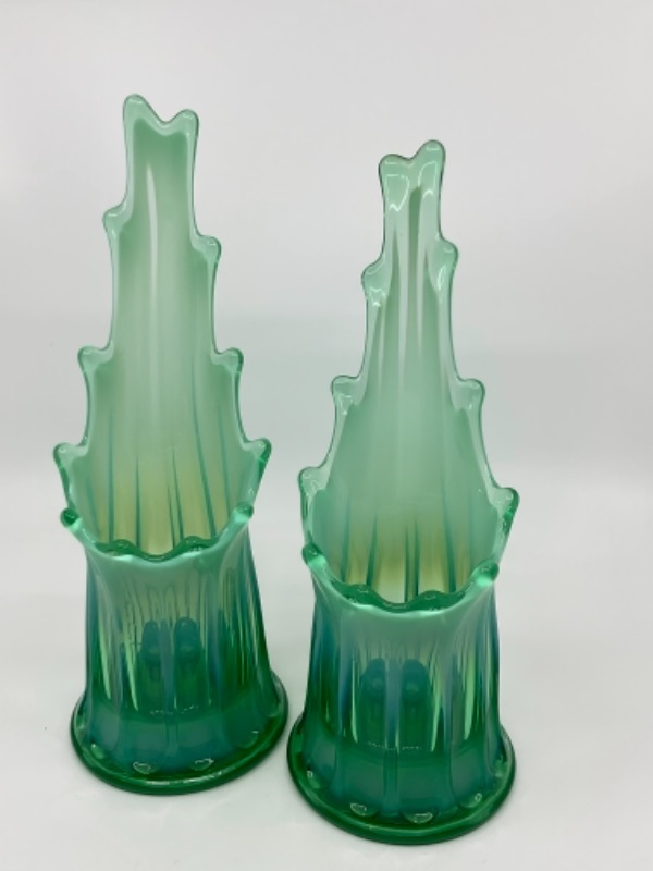 포스토리아 &quot;Heirloom&quot; 그린 오팔레슨 (유백색) 아트 글래스 캔들 홀더 베이스 Fostoria &quot;Heirloom&quot; Green Opalescent Art Glass Candle Holder Vase circa 1959-1962