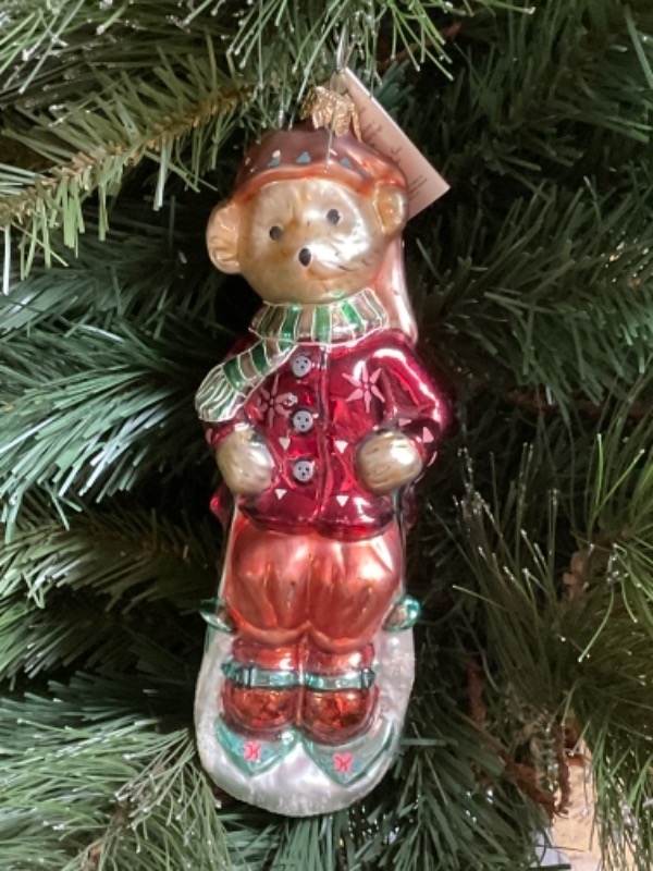 크리스토퍼 라드코 핸드 블로운 / 핸드페인트 &quot;Muffy Vanderbear - Sleddin and Skiddadlin&quot; 크리스마스 트리 장식 1997 Christopher Radko Hand Blown / Painted &quot;Muffy Vanderbear - Sleddin and Skiddadlin&quot; Christmas Tree Ornament