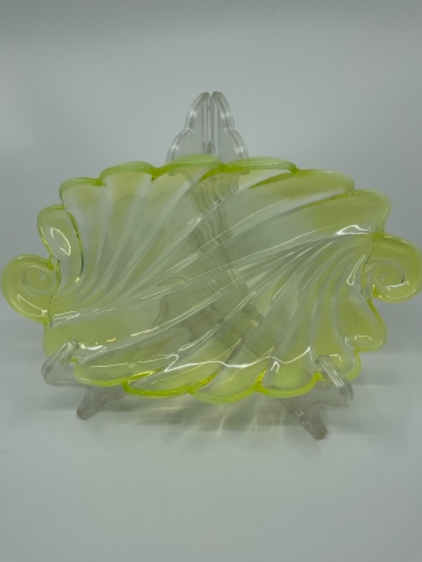 포스토리아 &quot;Heirloom&quot; 옐로우 (노랑) 오팔레슨 (유백색) 아트 글래스 디쉬 Fostoria &quot;Heirloom&quot; Yellow Opalescent Art Glass Dish circa 1959-1962