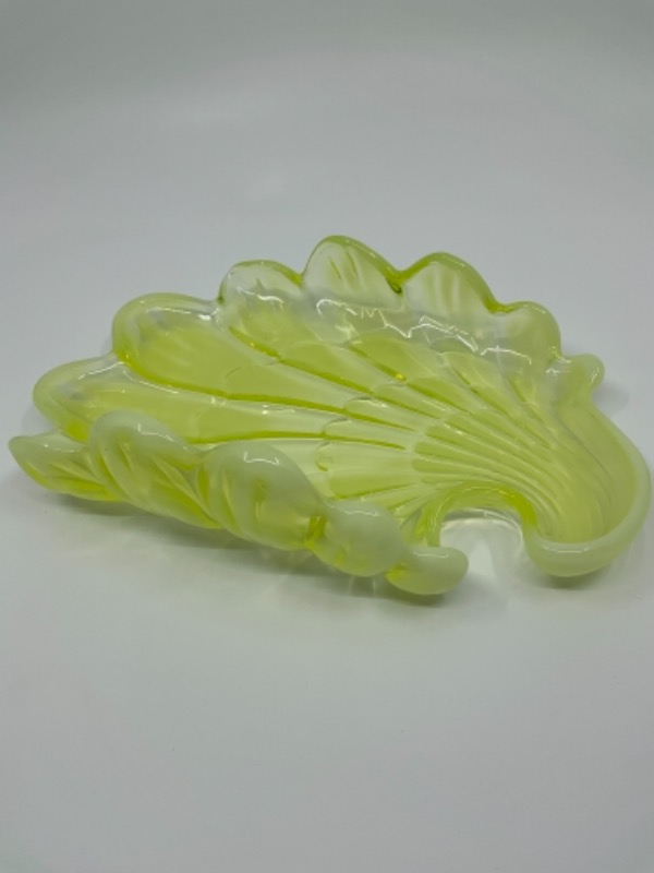 포스토리아 &quot;Heirloom&quot; 옐로우 (노랑) 오팔레슨 (유백색) 아트 글래스 디쉬 Fostoria &quot;Heirloom&quot; Yellow Opalescent Art Glass Dish circa 1959-1962