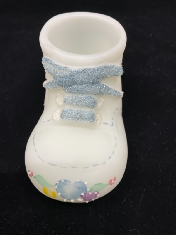 펜톤 핸드페인트 &quot;남자애 야&quot; 아트 글래스 베이비 슈즈-오리지널 종이 라벨 Fenton Hand Painted &quot;Its a Boy&quot; Art Glass Baby Shoe - Original Paper Label!