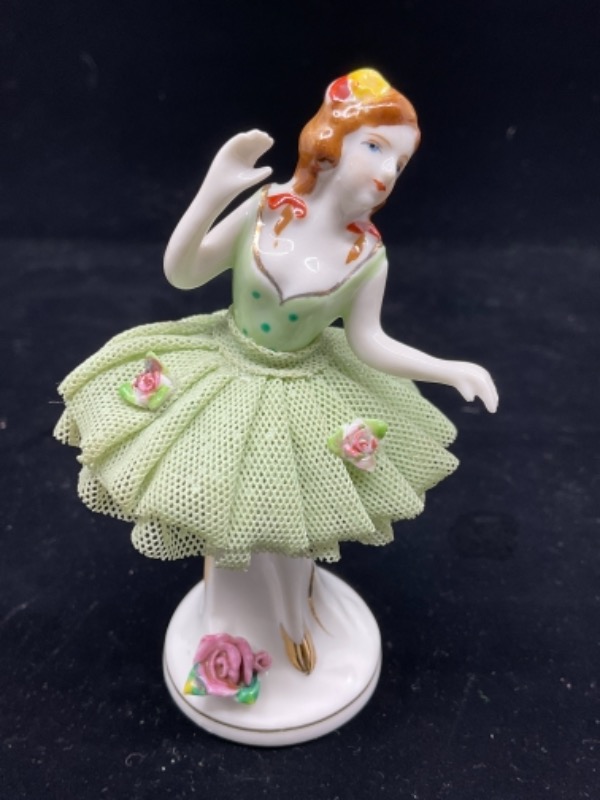 빈티지 도자기 레이스 피겨린-일본- Vintage Porcelain Lace Figurine circa 1960