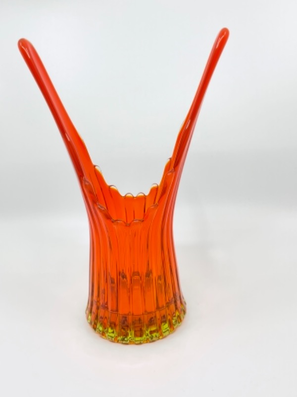 포스토리아 &quot;Heirloom&quot; 버터스위트 (오렌지) 오팔레슨 (유백색) 아트 글래스 날개 달린 베이스 Fostoria &quot;Heirloom&quot; Bittersweet Opalescent Art Glass Winged Vase circa 1959-1962
