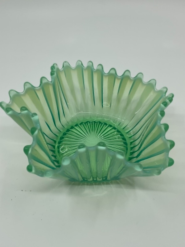 포스토리아 &quot;Heirloom&quot; 그린 오팔레슨 (유백색) 아트 글래스 스몰 스타 보울 Fostoria &quot;Heirloom&quot; Green Opalescent Art Glass Small Star Bowlcirca 1959-1962